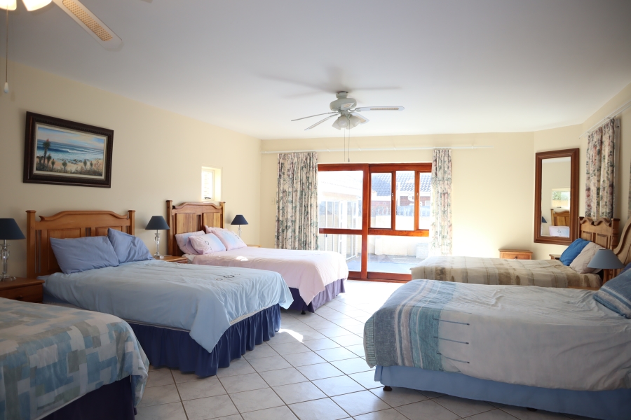 5 Bedroom Property for Sale in Wavecrest Eastern Cape